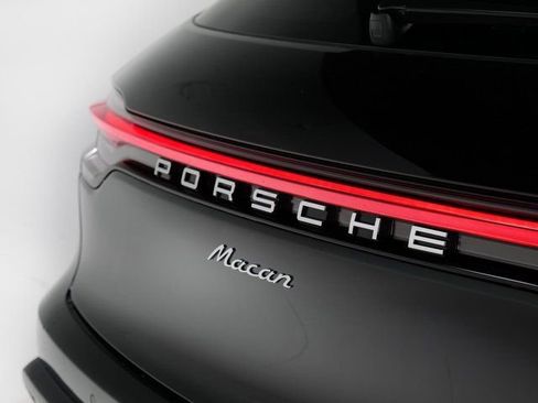 Used 2025 Porsche Macan image 33