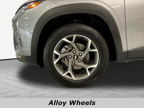 Used 2025 Chevrolet Trax LT FWD image 33