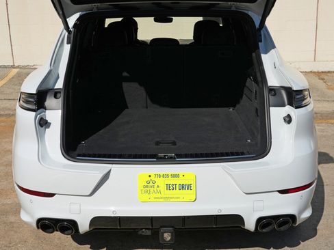 Used 2024 Porsche Cayenne Turbo AWD/4WD image 10