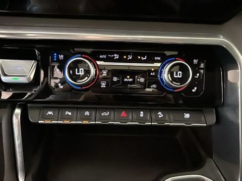 Used 2022 GMC Sierra 1500 Denali AWD/4WD image 22