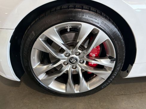Used 2015 Hyundai Genesis 3.8 RWD image 11