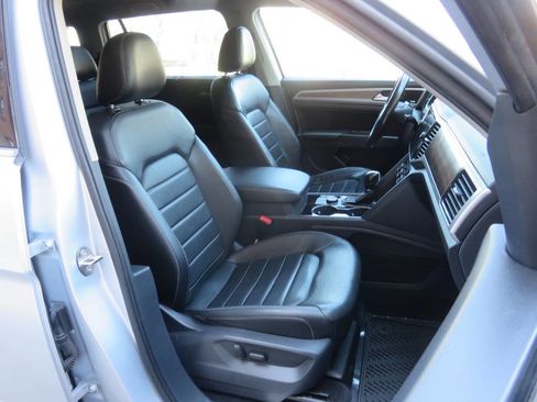 Used 2018 Volkswagen Atlas SEL Premium image 11