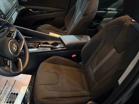 New 2025 Hyundai Elantra SE image 10