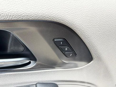 Used 2024 Chrysler Pacifica Touring-L FWD image 22