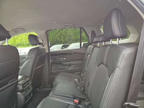 Used 2025 Honda Pilot EX-L image 19