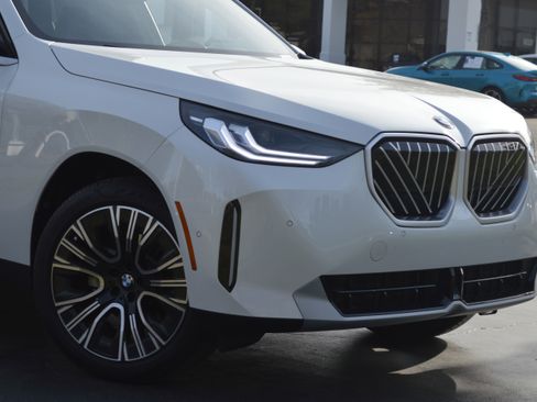 Used 2026 BMW X3 xDrive30 w/ Convenience Package image 2