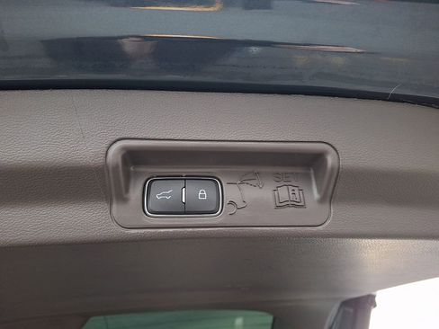 Used 2022 Ford Explorer Platinum w/ Technology Package image 32