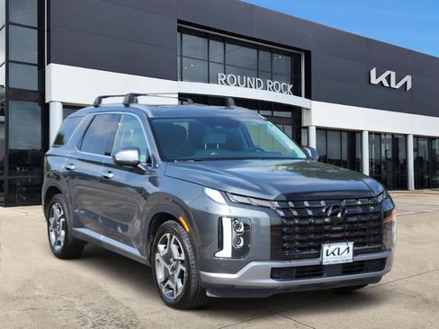 Used 2024 Hyundai Palisade SEL w/ Premium Package FWD image 3