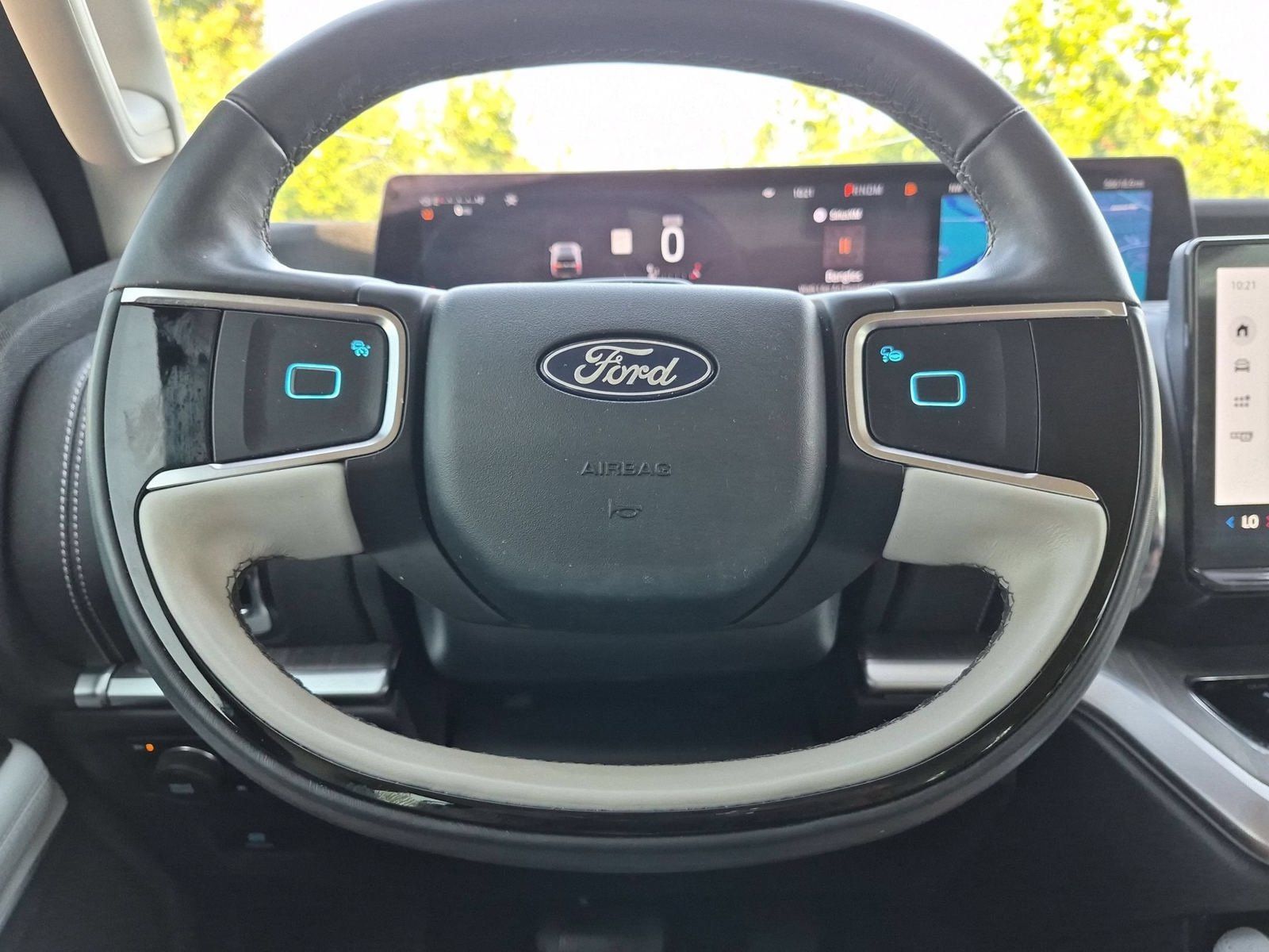 Used 2025 Ford Expedition Max Platinum w/ Platinum Ultimate Package AWD/4WD image 12