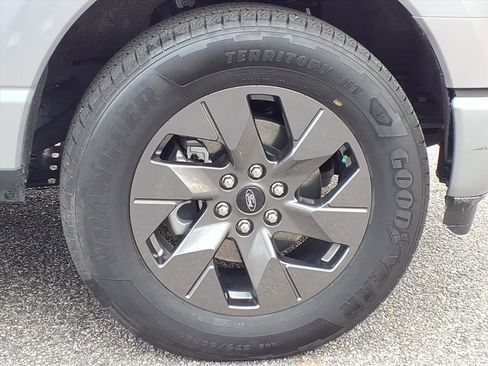 Used 2024 Ford F150 Lightning Lariat image 13