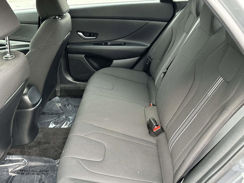 Used 2023 Hyundai Elantra SEL w/ Convenience Package FWD image 12