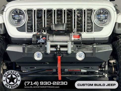 Used 2025 Jeep Wrangler Unlimited Sahara w/ Safety Group AWD/4WD image 10