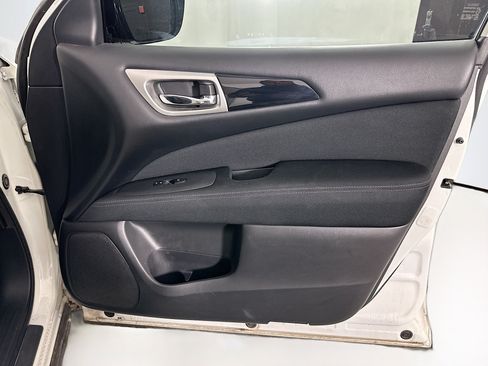 Used 2017 Nissan Pathfinder SV FWD image 30