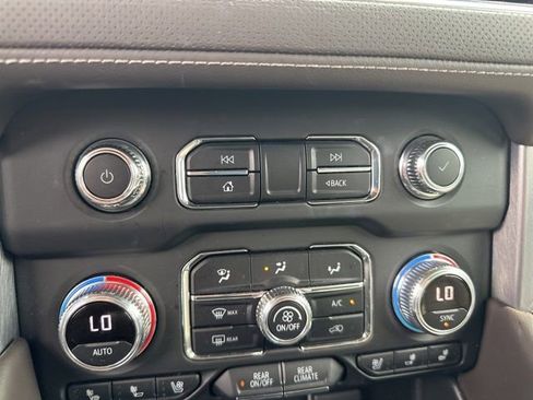 Used 2021 GMC Yukon XL SLT w/ SLT Premium Package RWD image 12