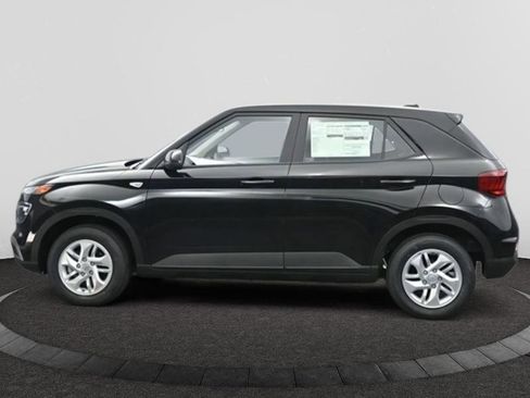 Used 2025 Hyundai Venue SE image 4
