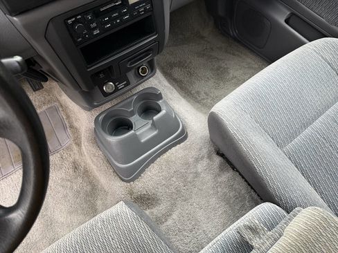 Used 2000 Nissan Frontier XE image 25