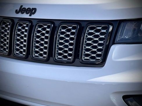 Used 2019 Jeep Grand Cherokee Altitude image 6