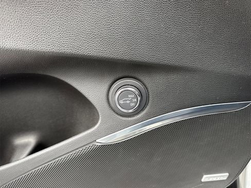 Used 2023 Buick Enclave Essence w/ Experience Buick Package image 19