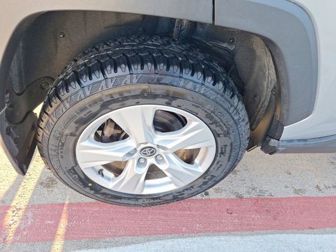 Used 2021 Toyota RAV4 XLE image 11