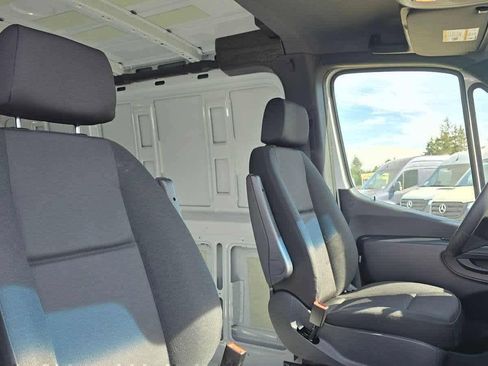 Used 2025 Mercedes-Benz Sprinter 2500 image 13