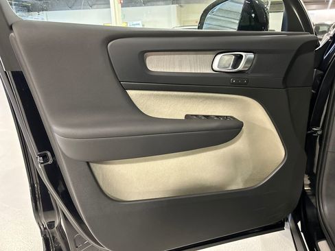 Used 2023 Volvo XC40 B5 Plus w/ Driver Assist Package AWD/4WD image 9