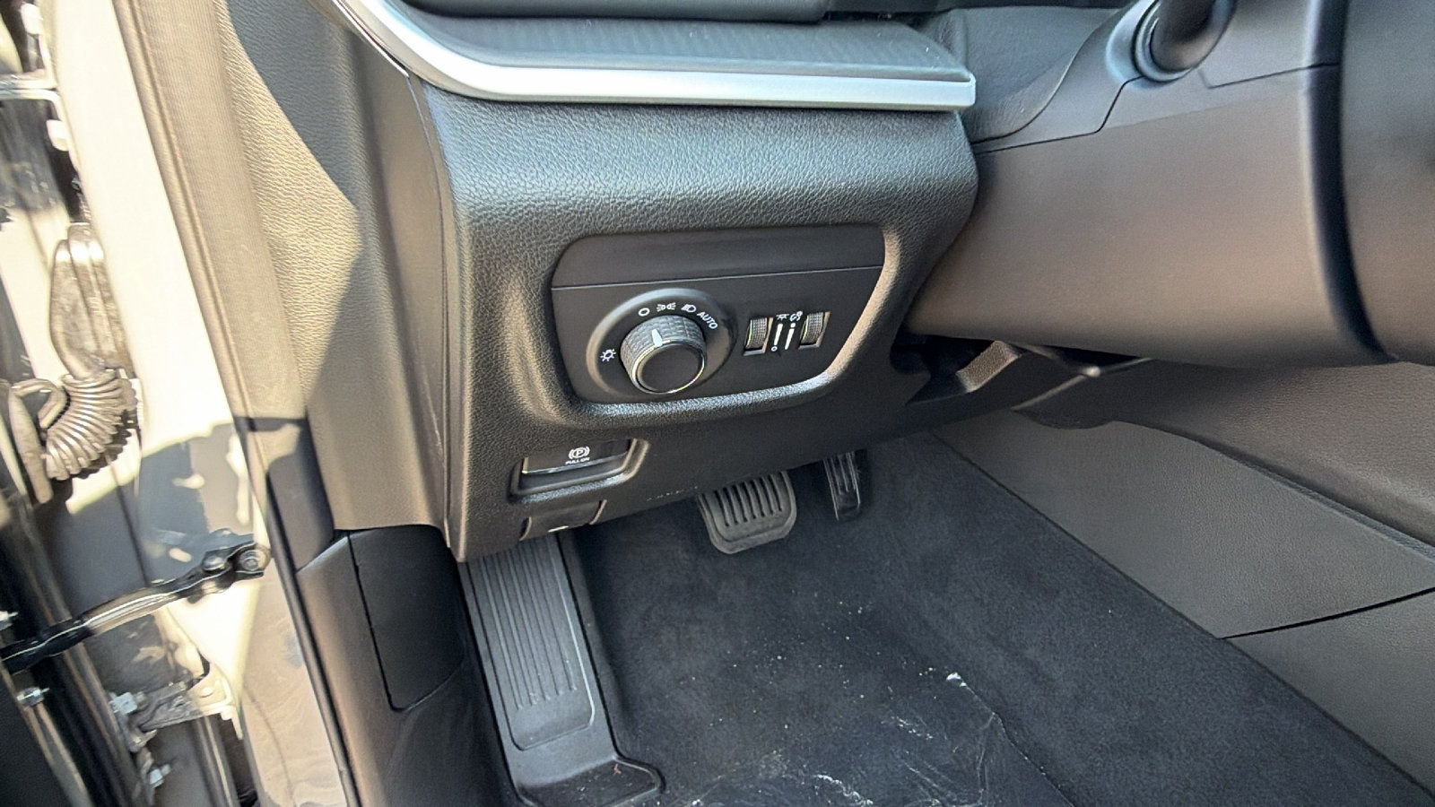 New 2027 Jeep Grand Cherokee Laredo X AWD/4WD image 22