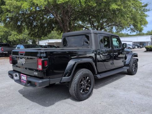 Used 2023 Jeep Gladiator Overland AWD/4WD image 5