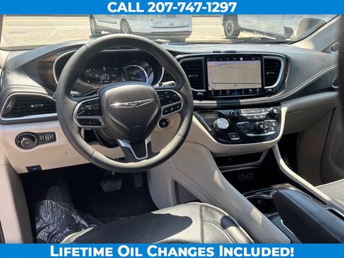Used 2023 Chrysler Pacifica Limited FWD image 17