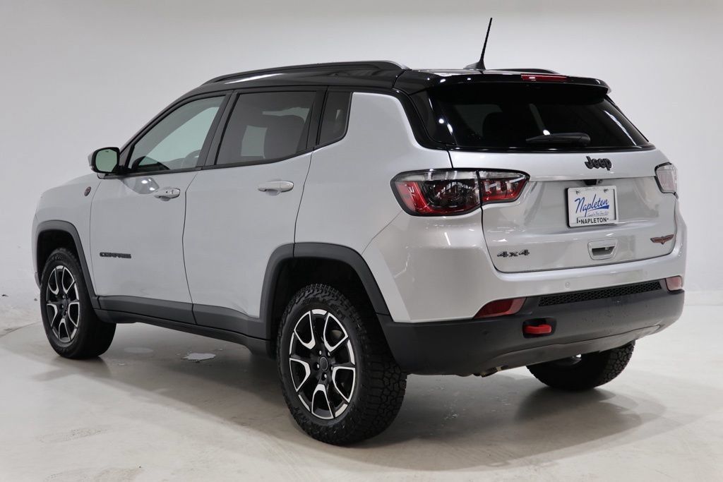 Used 2025 Jeep Compass Trailhawk AWD/4WD image 5