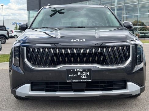 Used 2025 Kia Carnival EX FWD image 2