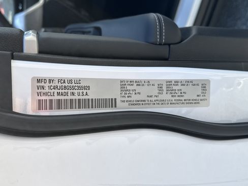 New 2025 Jeep Grand Cherokee Limited w/ Black Appearance Package image 39