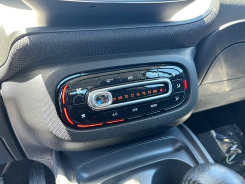 Used 2017 smart fortwo electric drive RWD image 15