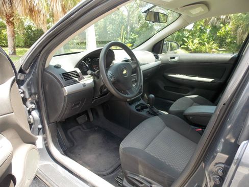Used 2009 Chevrolet Cobalt LT w/ Preferred Equipment Group FWD image 2