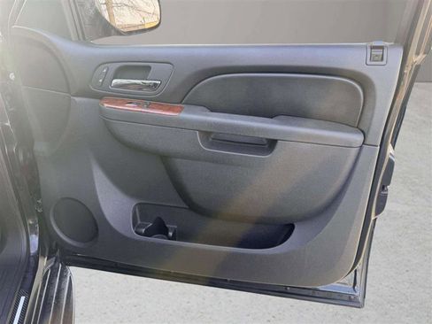 Used 2011 GMC Yukon SLT image 28