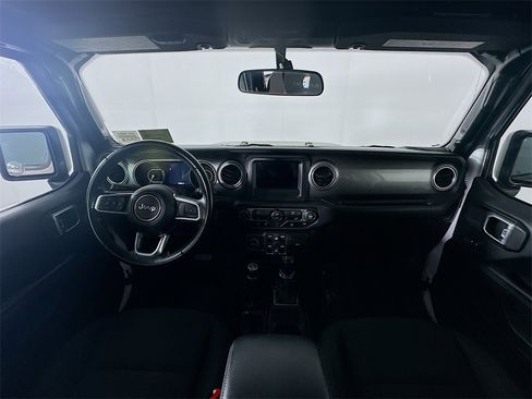 Used 2018 Jeep Wrangler Unlimited Sahara image 10