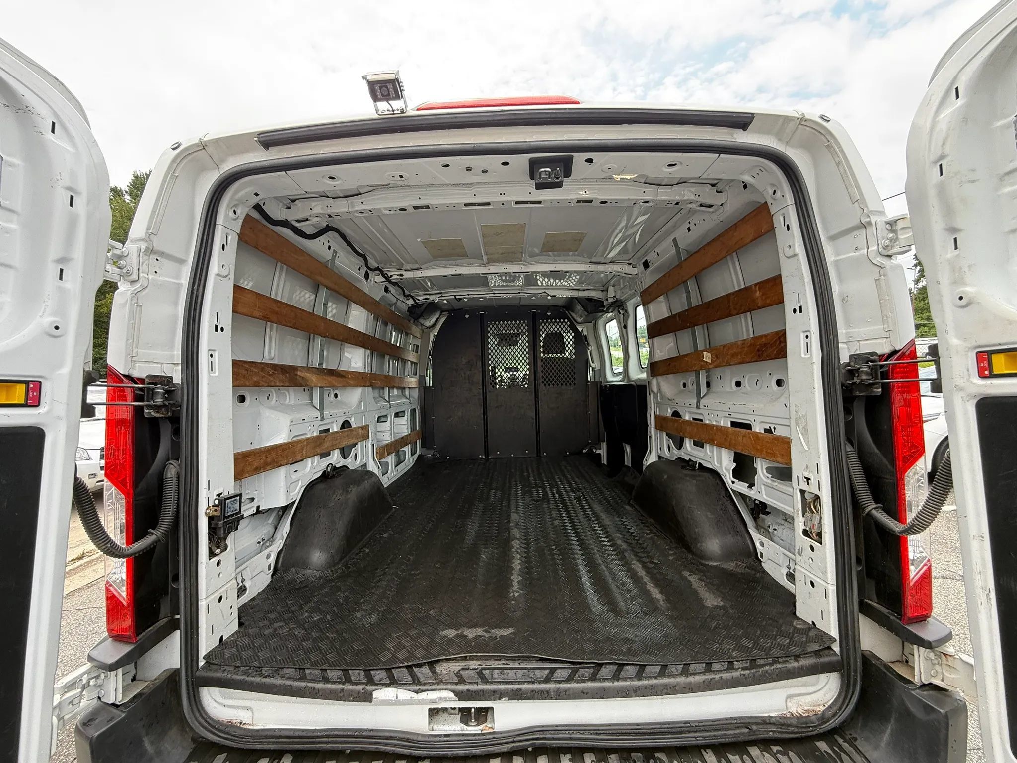Used 2019 Ford Transit 250 130 Low Roof w/ Exterior Upgrade Package RWD image 13