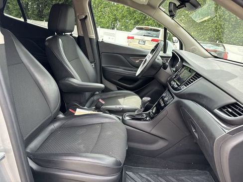 Used 2022 Buick Encore Preferred AWD/4WD image 26