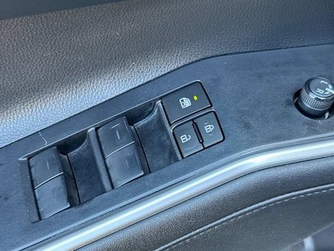 Used 2023 Toyota Highlander XLE FWD image 12