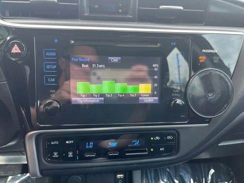 Used 2017 Toyota Corolla LE FWD image 20