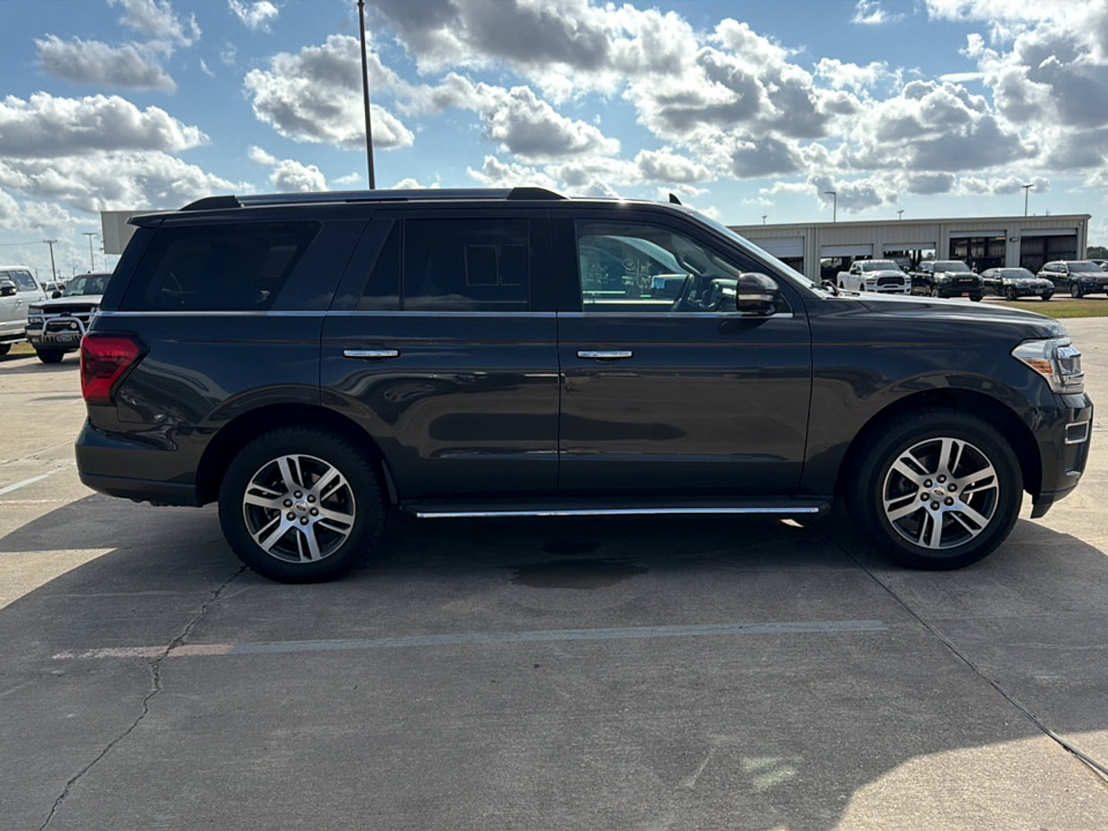 Used 2023 Ford Expedition Limited RWD image 7