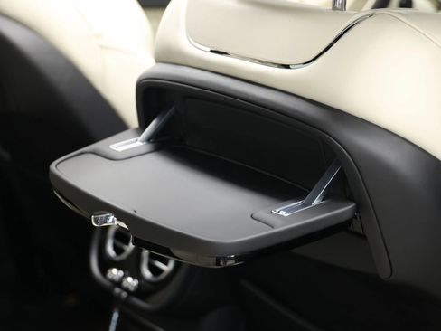 Used 2017 Bentley Bentayga AWD/4WD image 82