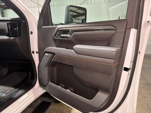 Used 2025 GMC Sierra 2500 AT4 w/ AT4 Premium Plus Package AWD/4WD image 21