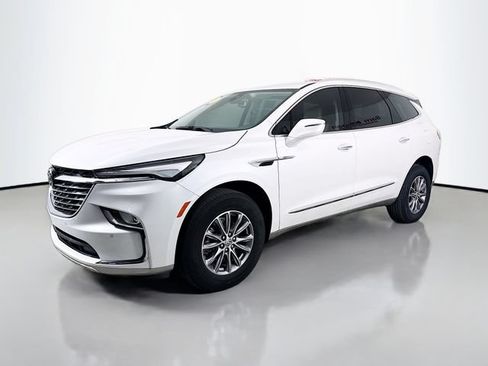 Used 2024 Buick Enclave Essence FWD image 3