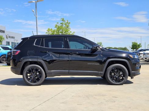 New 2026 Jeep Compass Latitude image 7