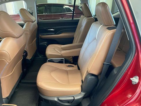 Used 2024 Toyota Grand Highlander Platinum image 11