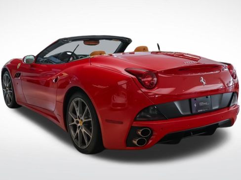 Used 2011 Ferrari California RWD image 3