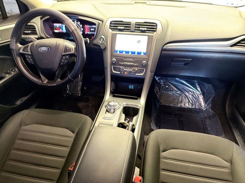 Used 2020 Ford Fusion SE image 12