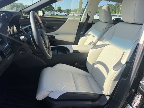 Used 2025 Lexus ES 350 Ultra Luxury w/ Accessory Package (Z2) FWD image 17