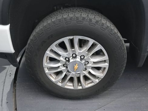 Used 2023 Chevrolet Silverado 2500 High Country w/ Z71 Off-Road Package AWD/4WD image 9