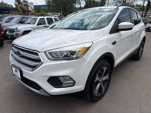 Used 2017 Ford Escape SE w/ SE Leather Comfort Package FWD image 3